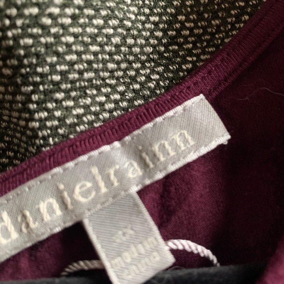 Daniel Rainn Brinn Scoop Neck Detail Top - Picture 3 of 4